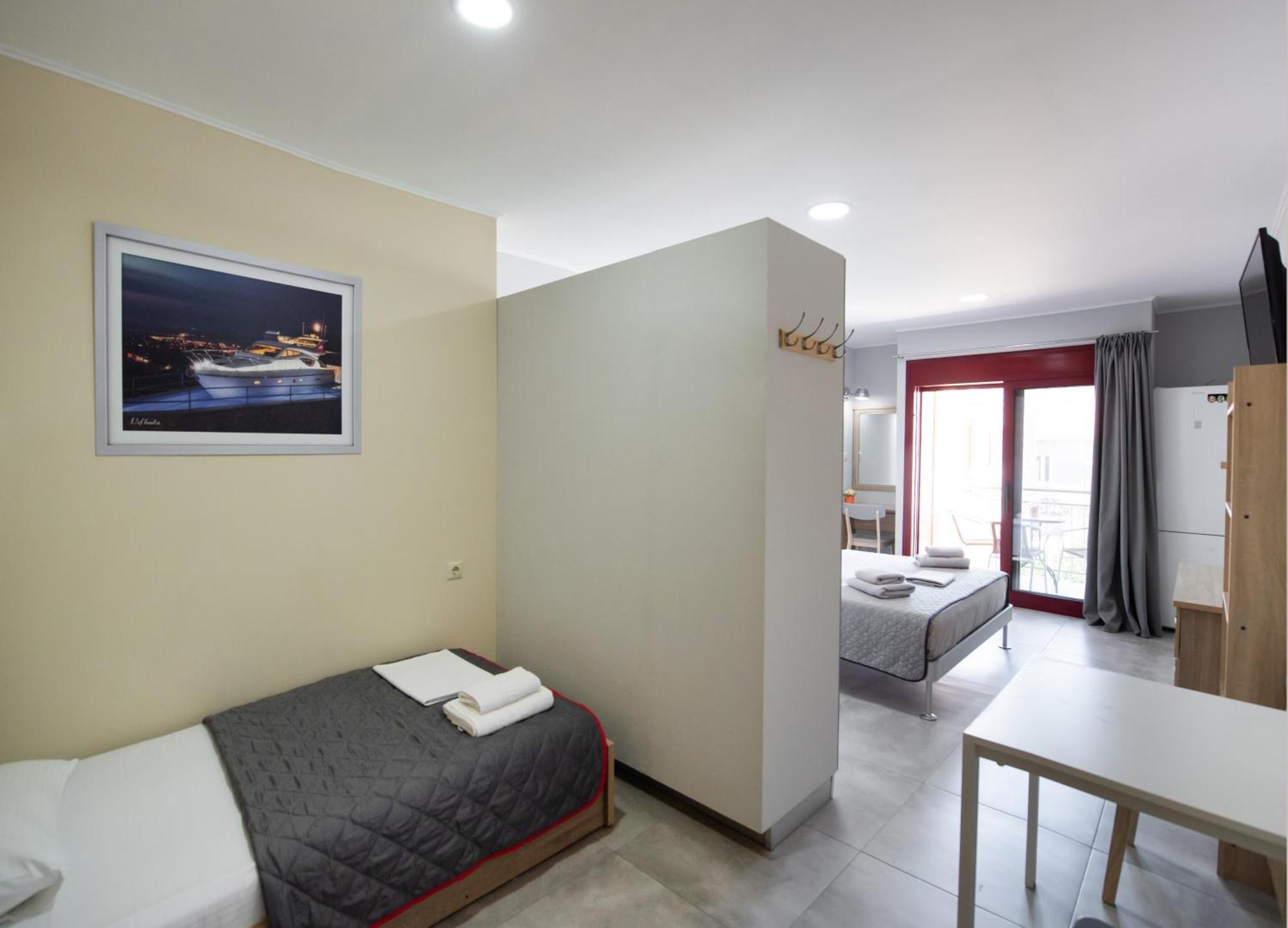 Готель Excess Pansion Lefkada City Екстер'єр фото